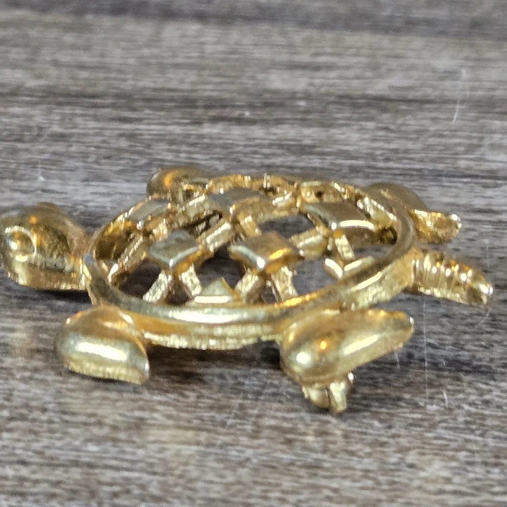 Vintage Estate Trifari Turtle Brooch Pin Gold Tone Latice Pattern Shell Retro - Picture 7 of 10